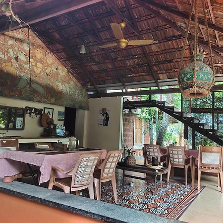 Ambadi'S Villa -Lake View Resort Pallipuram Exteriör bild