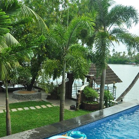 Ambadi'S Villa -Lake View Resort Pallipuram Exteriör bild