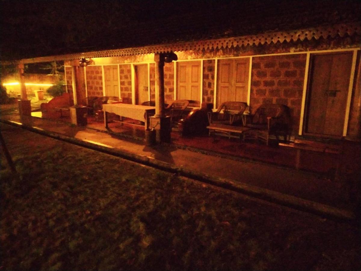 Ambadi'S Villa -Lake View Resort Pallipuram Exteriör bild