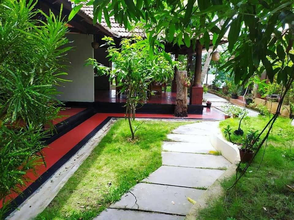 Ambadi'S Villa -Lake View Resort Pallipuram Exteriör bild