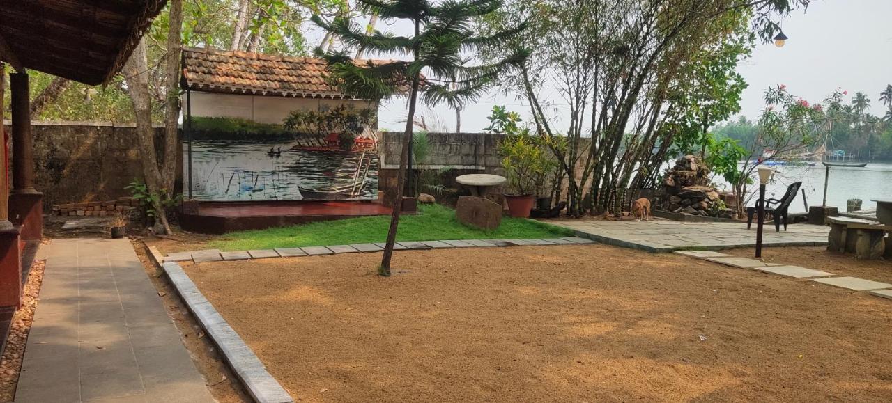 Ambadi'S Villa -Lake View Resort Pallipuram Exteriör bild