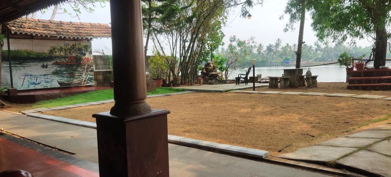 Ambadi'S Villa -Lake View Resort Pallipuram Exteriör bild