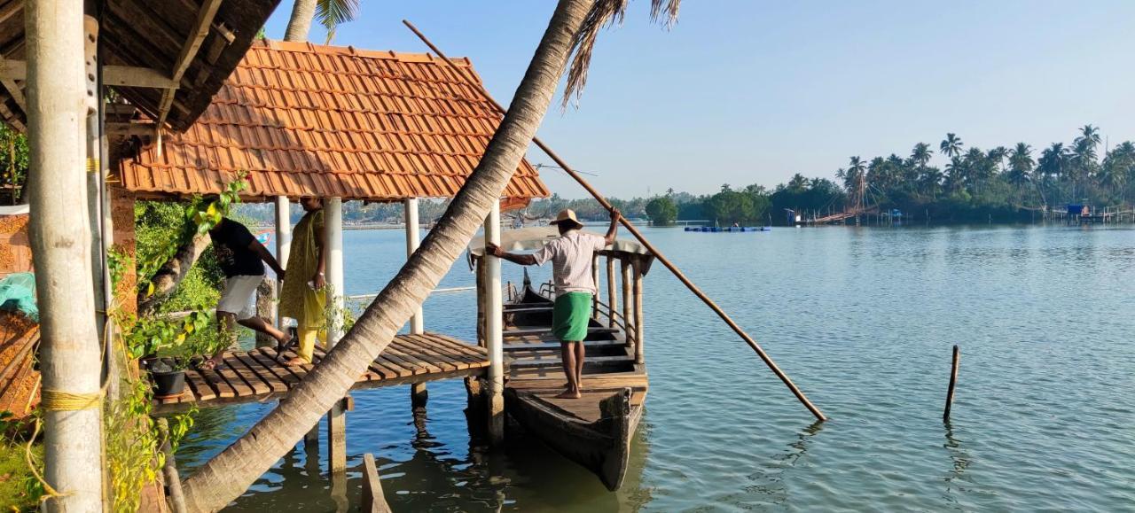 Ambadi'S Villa -Lake View Resort Pallipuram Exteriör bild