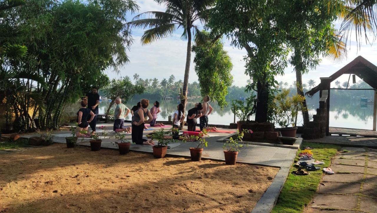 Ambadi'S Villa -Lake View Resort Pallipuram Exteriör bild