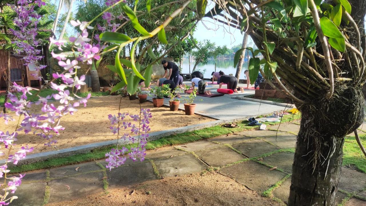 Ambadi'S Villa -Lake View Resort Pallipuram Exteriör bild