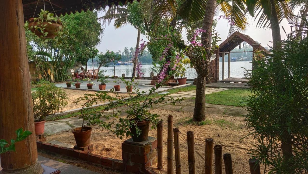 Ambadi'S Villa -Lake View Resort Pallipuram Exteriör bild