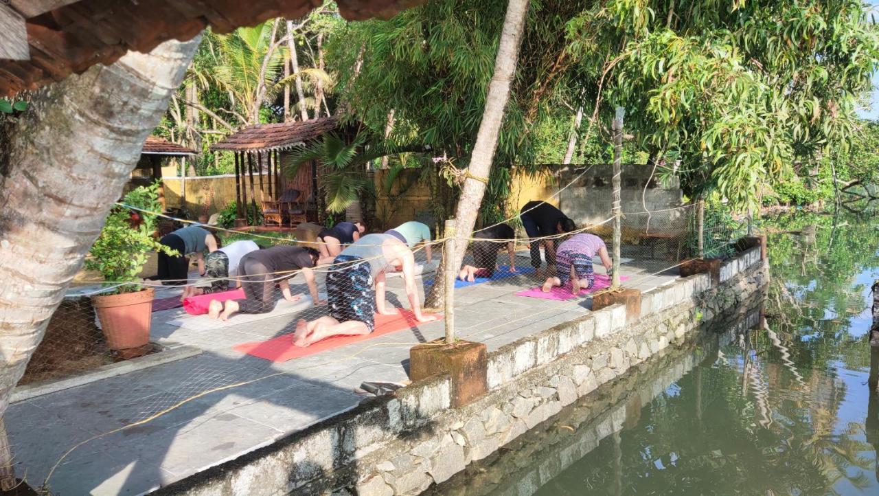 Ambadi'S Villa -Lake View Resort Pallipuram Exteriör bild