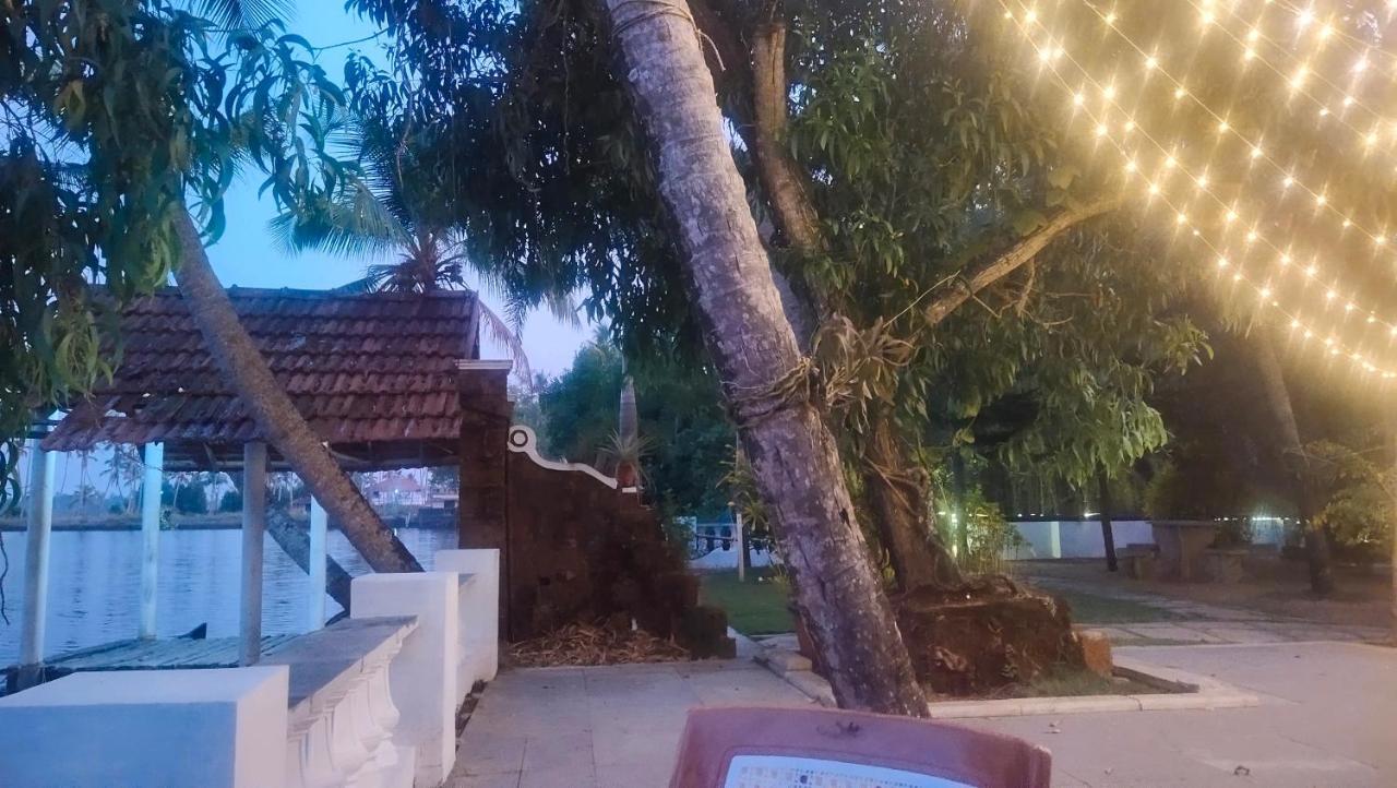 Ambadi'S Villa -Lake View Resort Pallipuram Exteriör bild