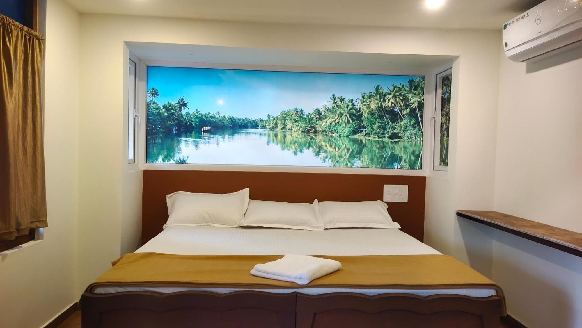 Ambadi'S Villa -Lake View Resort Pallipuram Exteriör bild