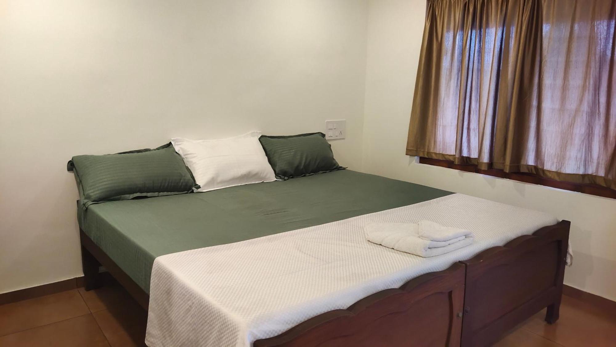 Ambadi'S Villa -Lake View Resort Pallipuram Exteriör bild