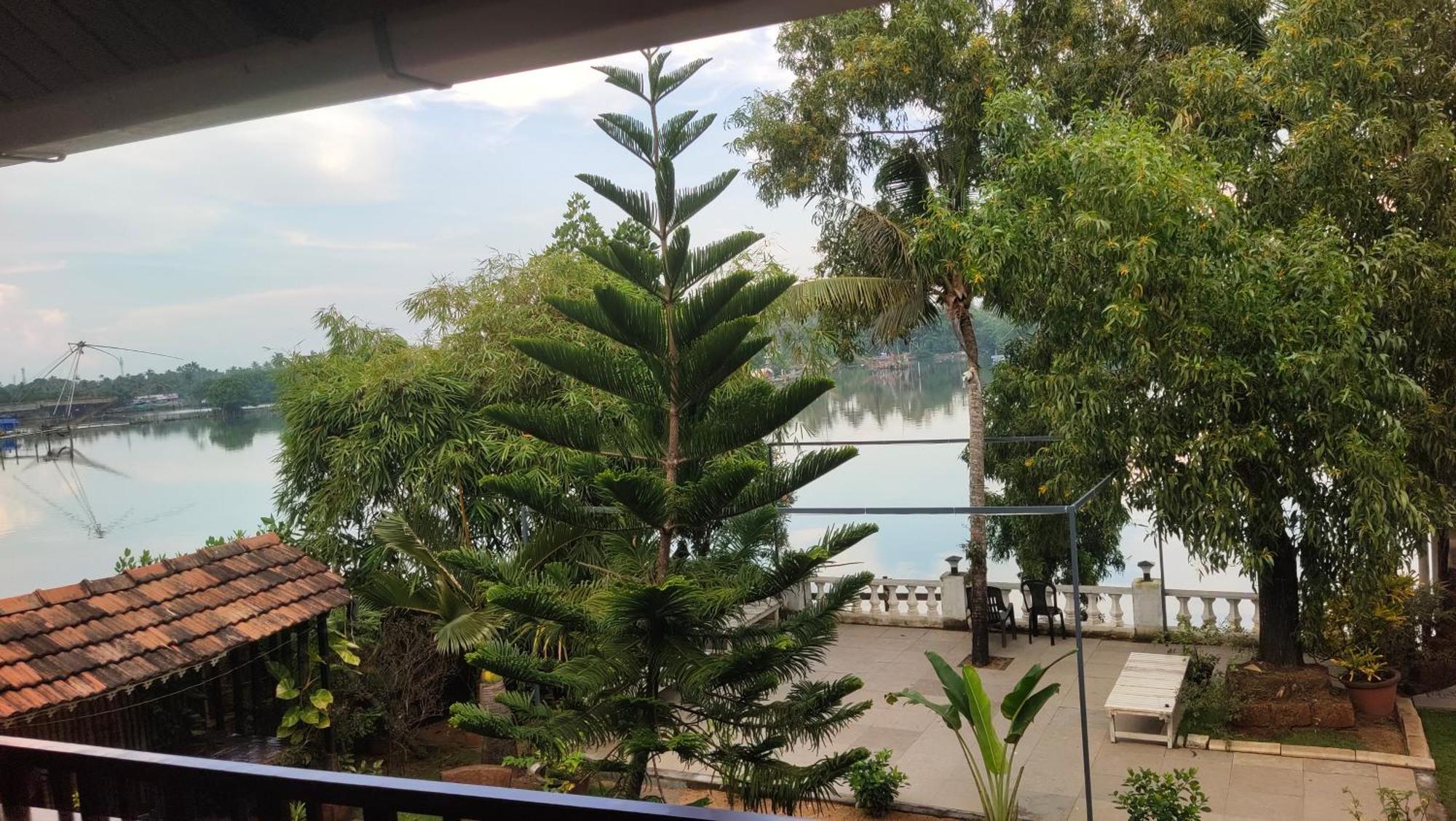 Ambadi'S Villa -Lake View Resort Pallipuram Exteriör bild