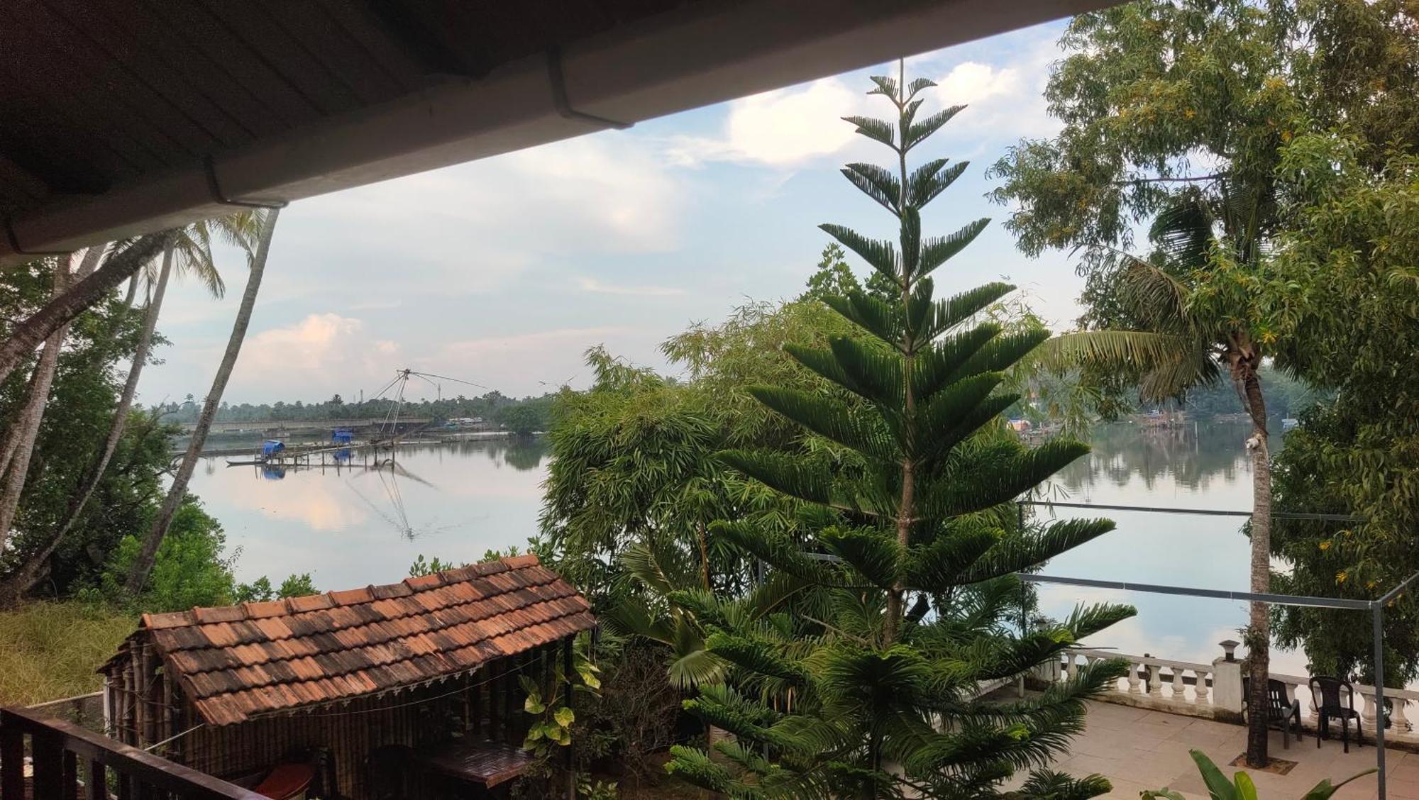 Ambadi'S Villa -Lake View Resort Pallipuram Exteriör bild