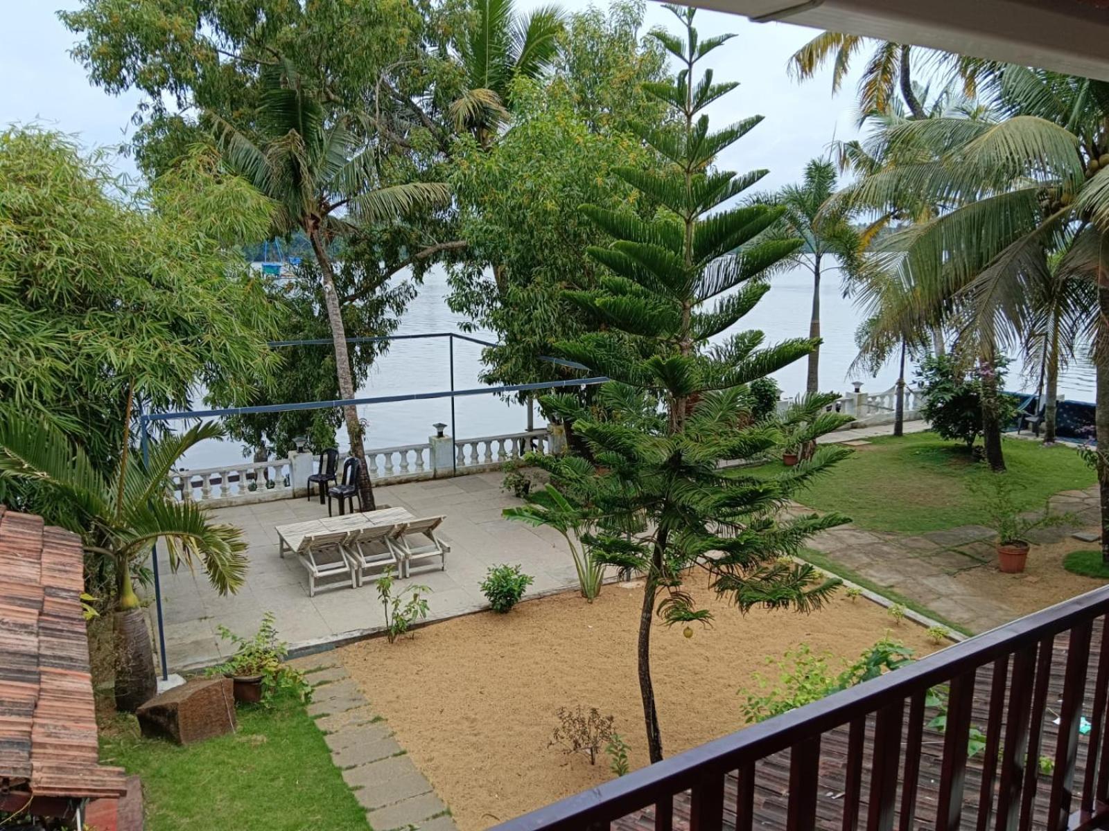 Ambadi'S Villa -Lake View Resort Pallipuram Exteriör bild