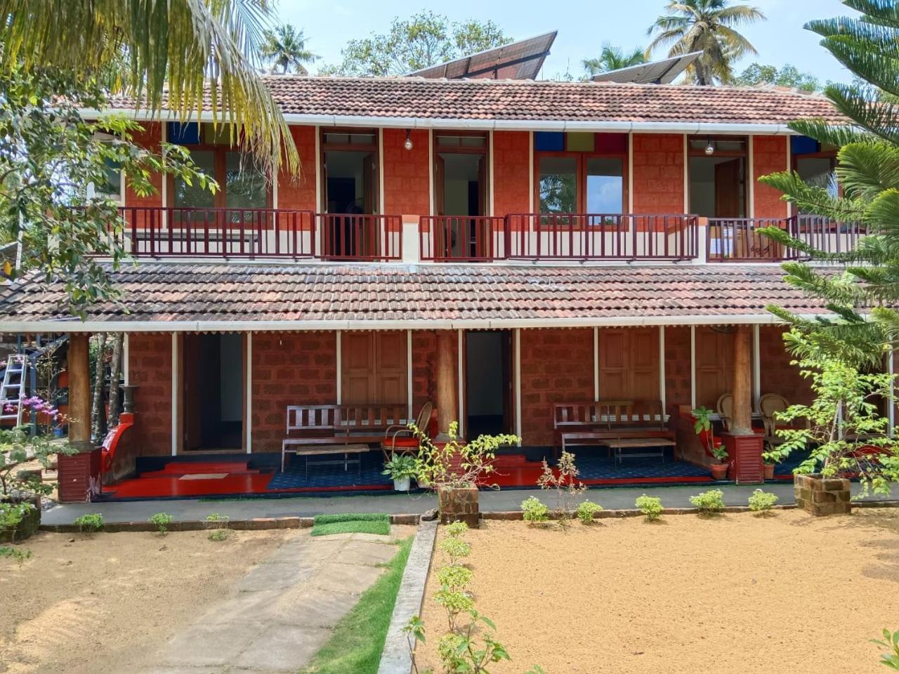 Ambadi'S Villa -Lake View Resort Pallipuram Exteriör bild