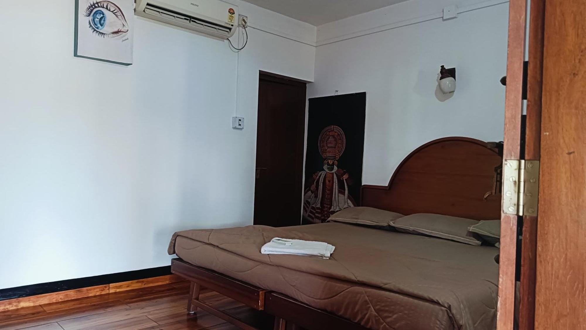 Ambadi'S Villa -Lake View Resort Pallipuram Exteriör bild