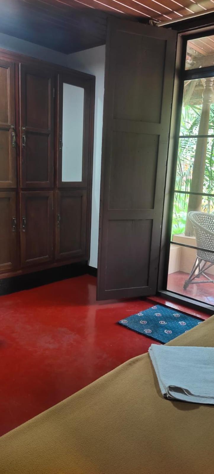 Ambadi'S Villa -Lake View Resort Pallipuram Exteriör bild