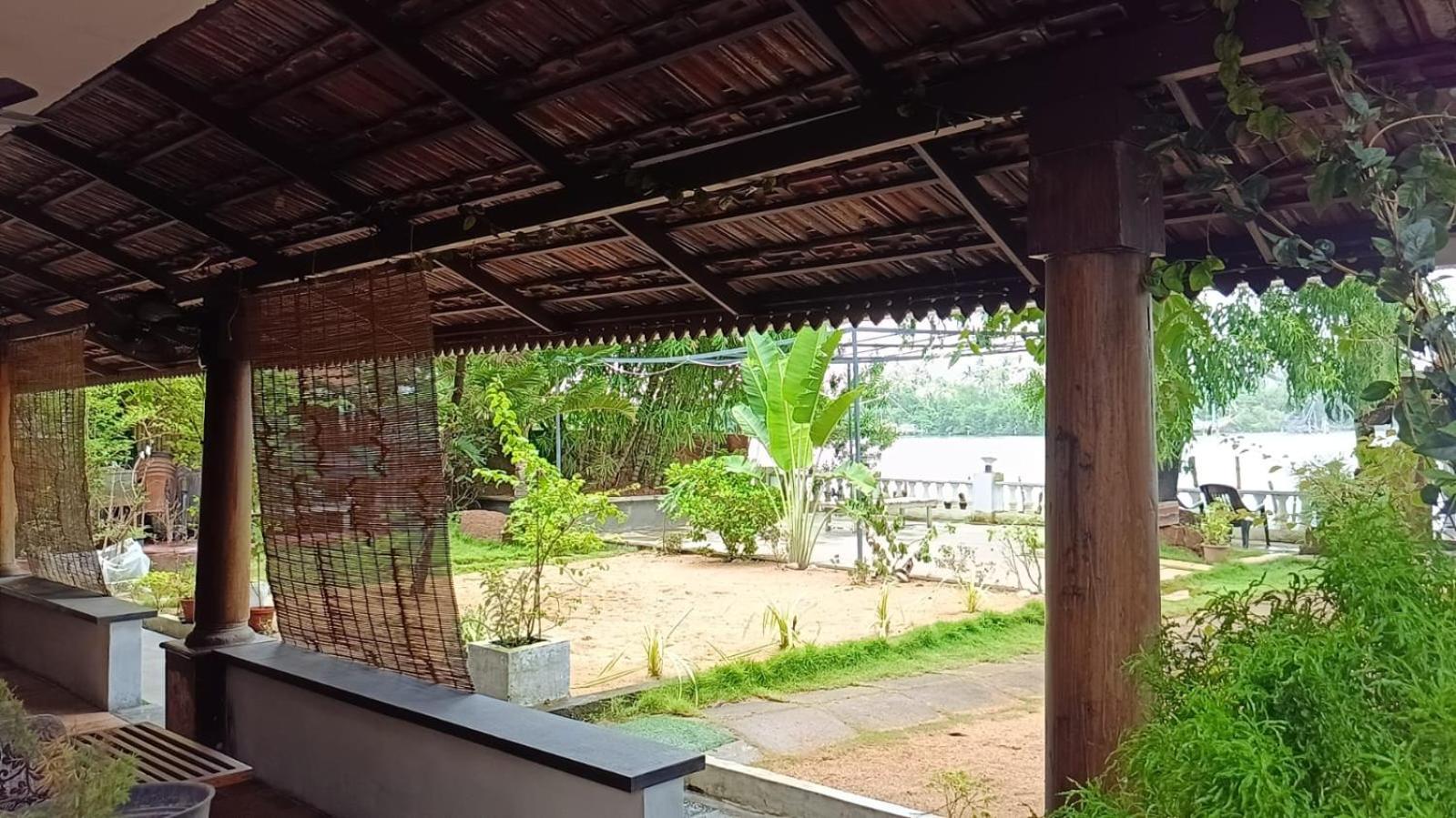 Ambadi'S Villa -Lake View Resort Pallipuram Exteriör bild