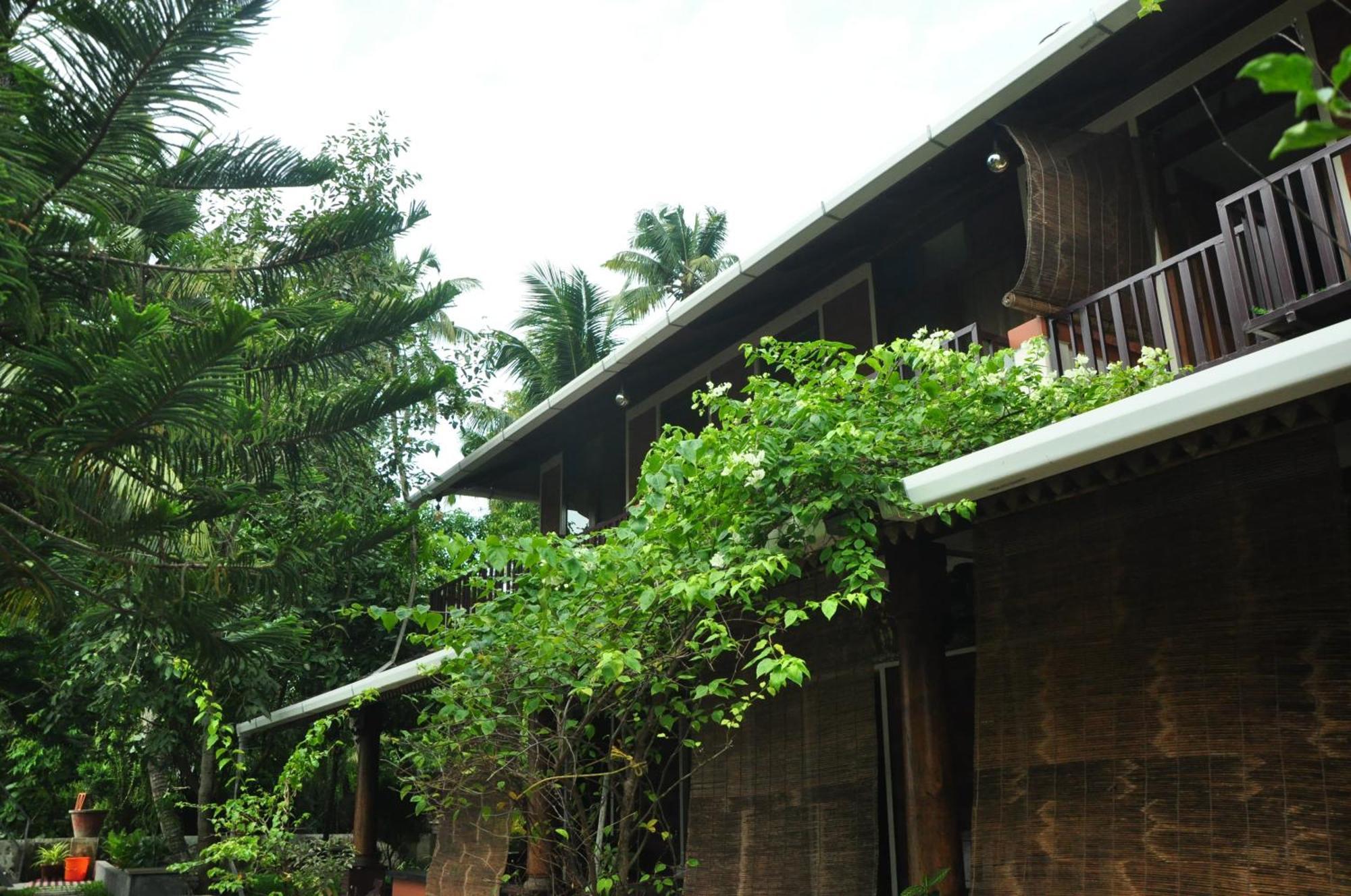 Ambadi'S Villa -Lake View Resort Pallipuram Exteriör bild