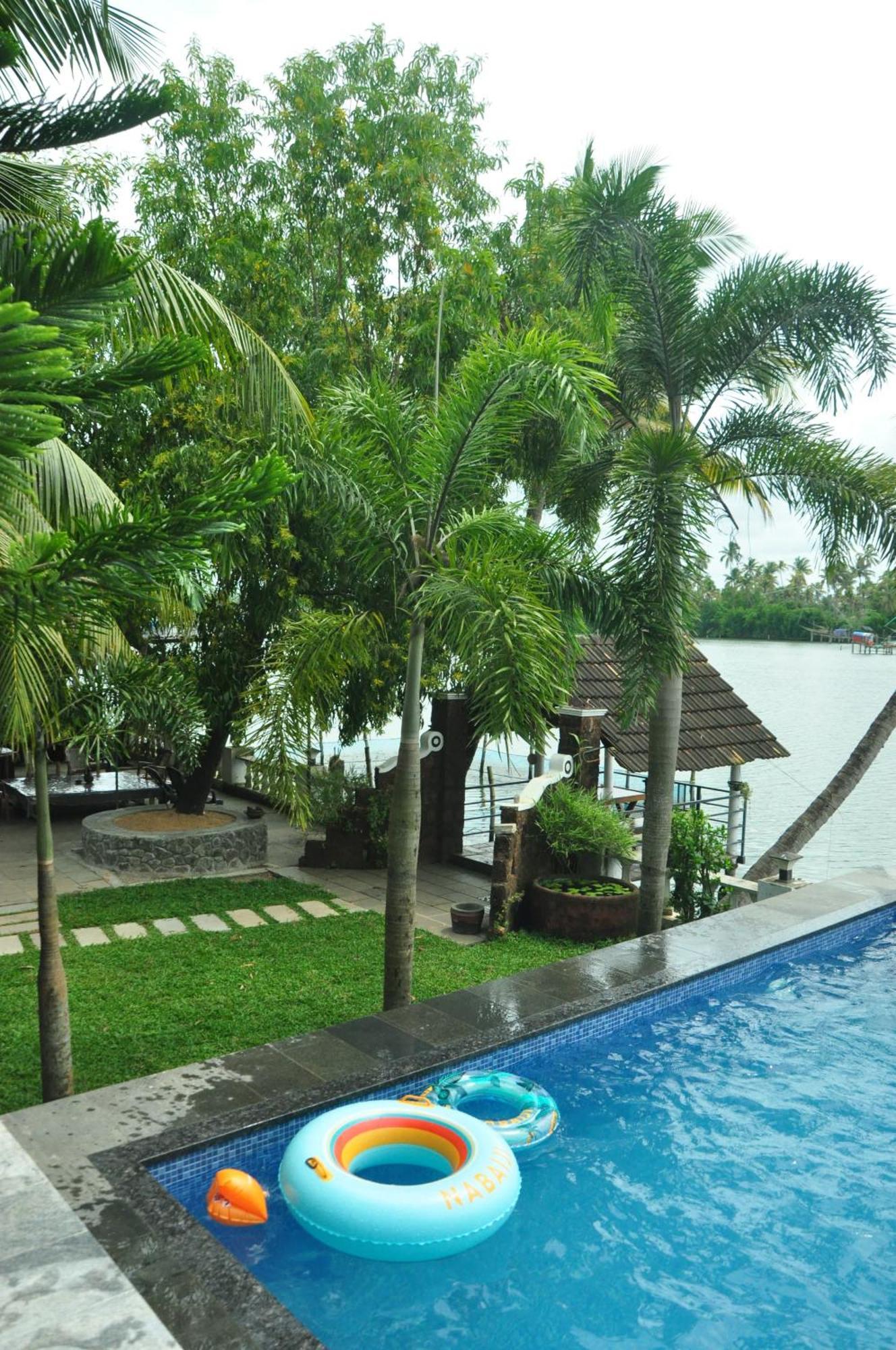 Ambadi'S Villa -Lake View Resort Pallipuram Exteriör bild