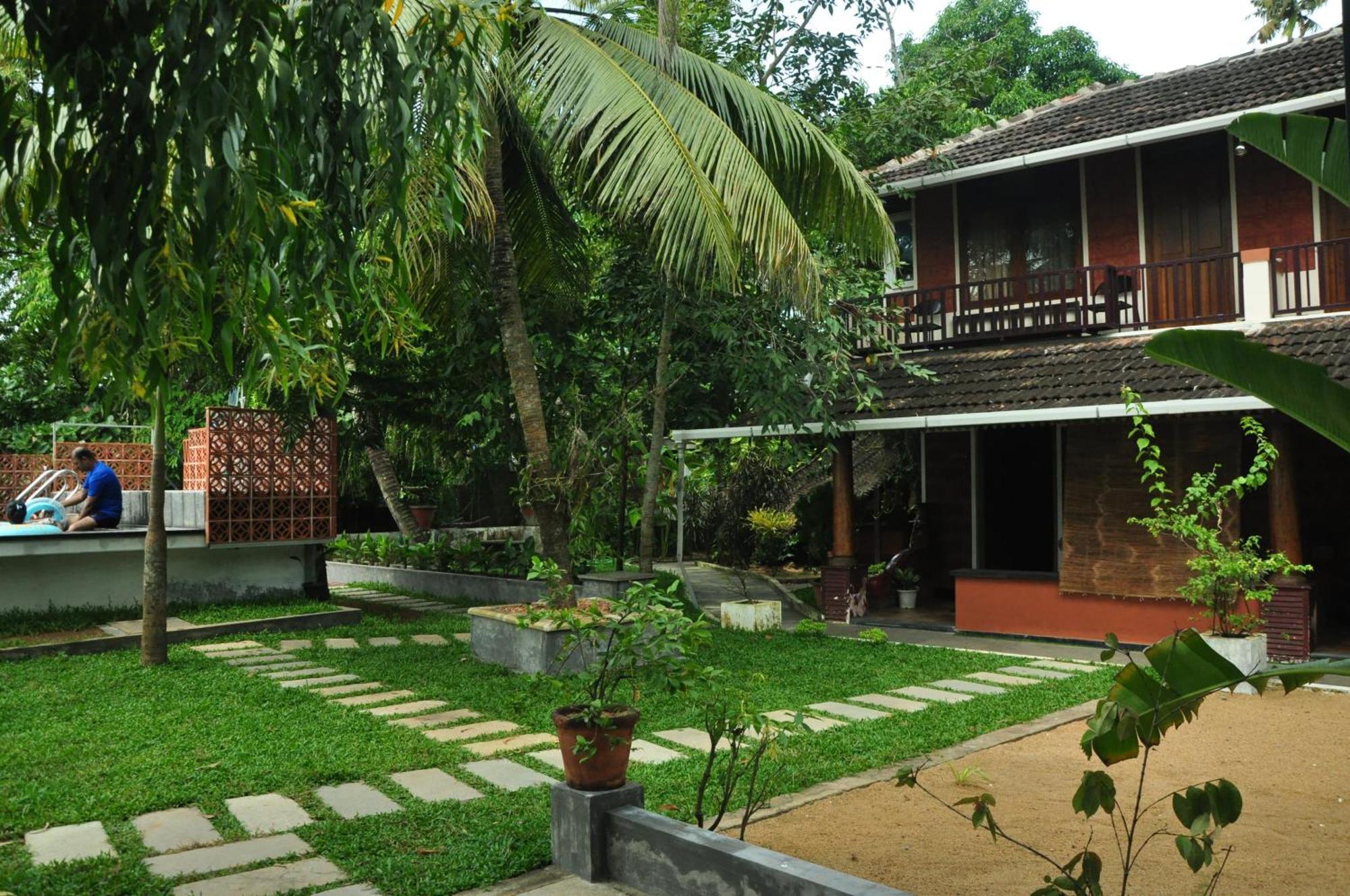 Ambadi'S Villa -Lake View Resort Pallipuram Exteriör bild